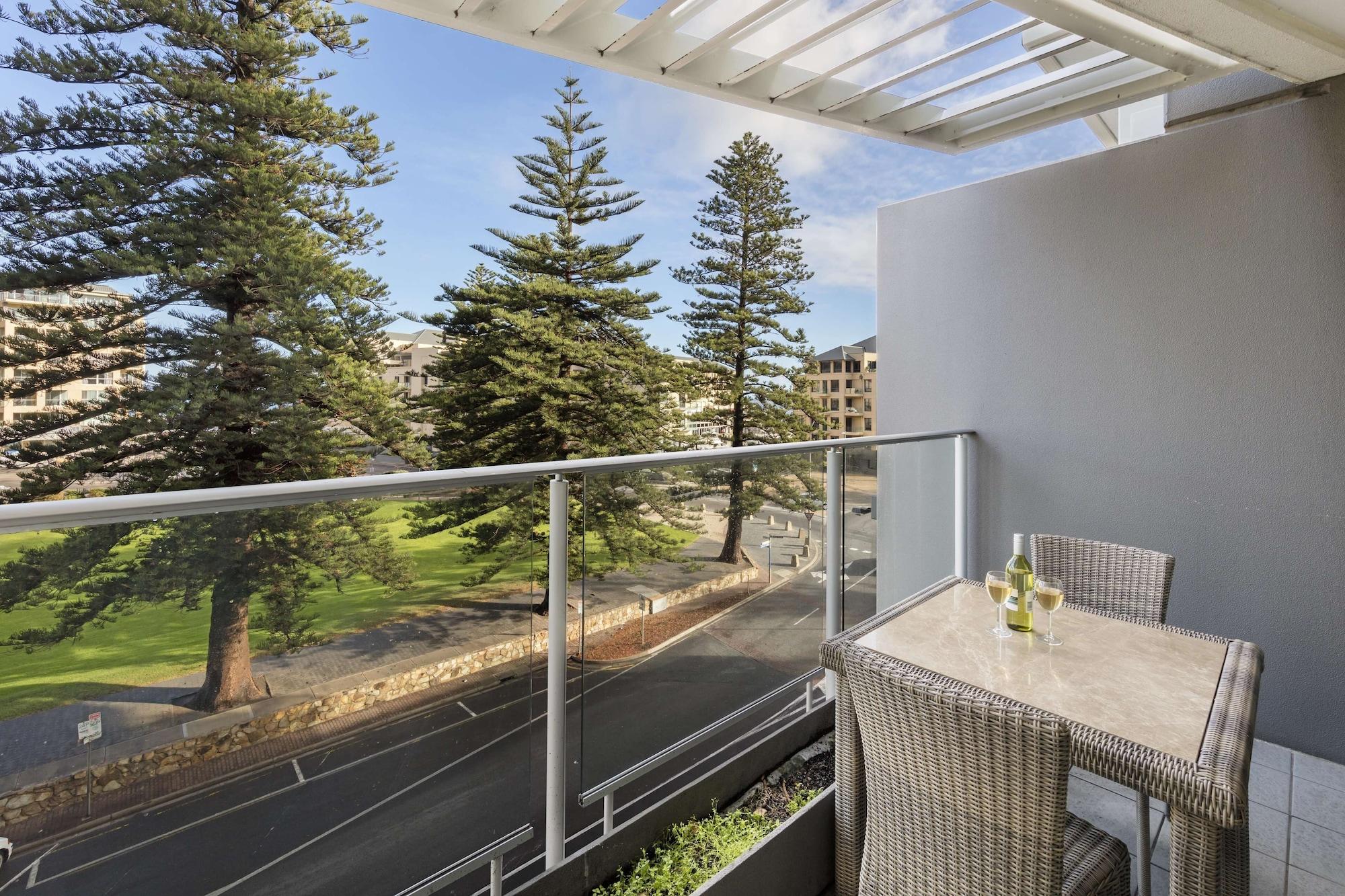 Oaks Glenelg Liberty Suites Adelaïde Extérieur photo